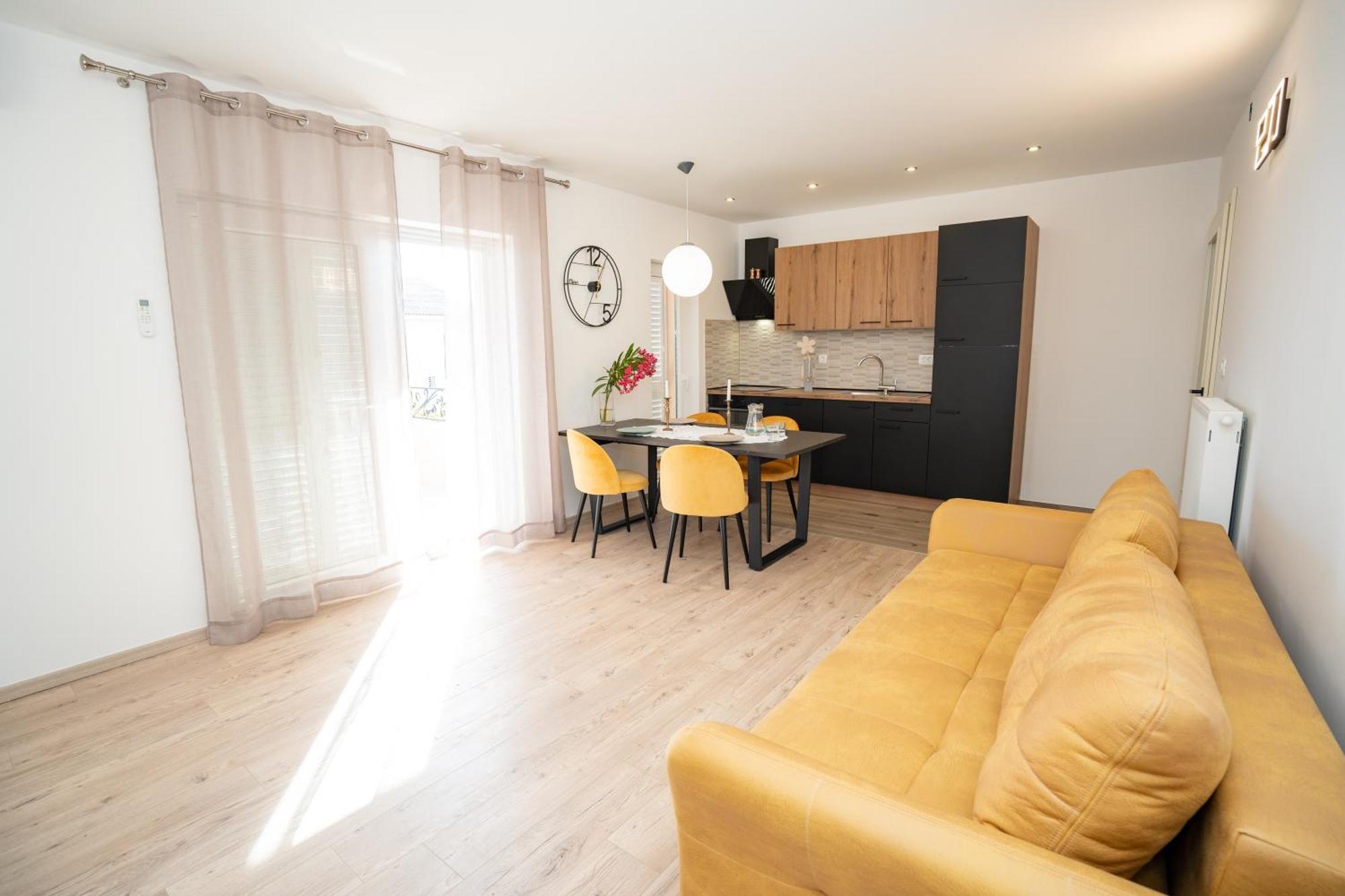Apartments Tomulic Новаля Екстер'єр фото