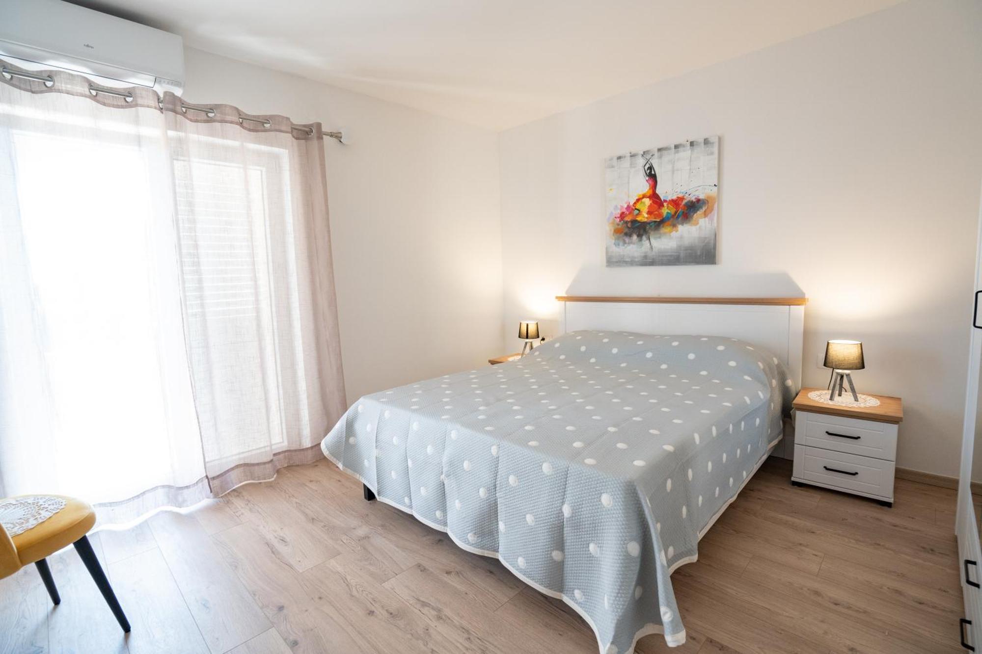 Apartments Tomulic Новаля Екстер'єр фото
