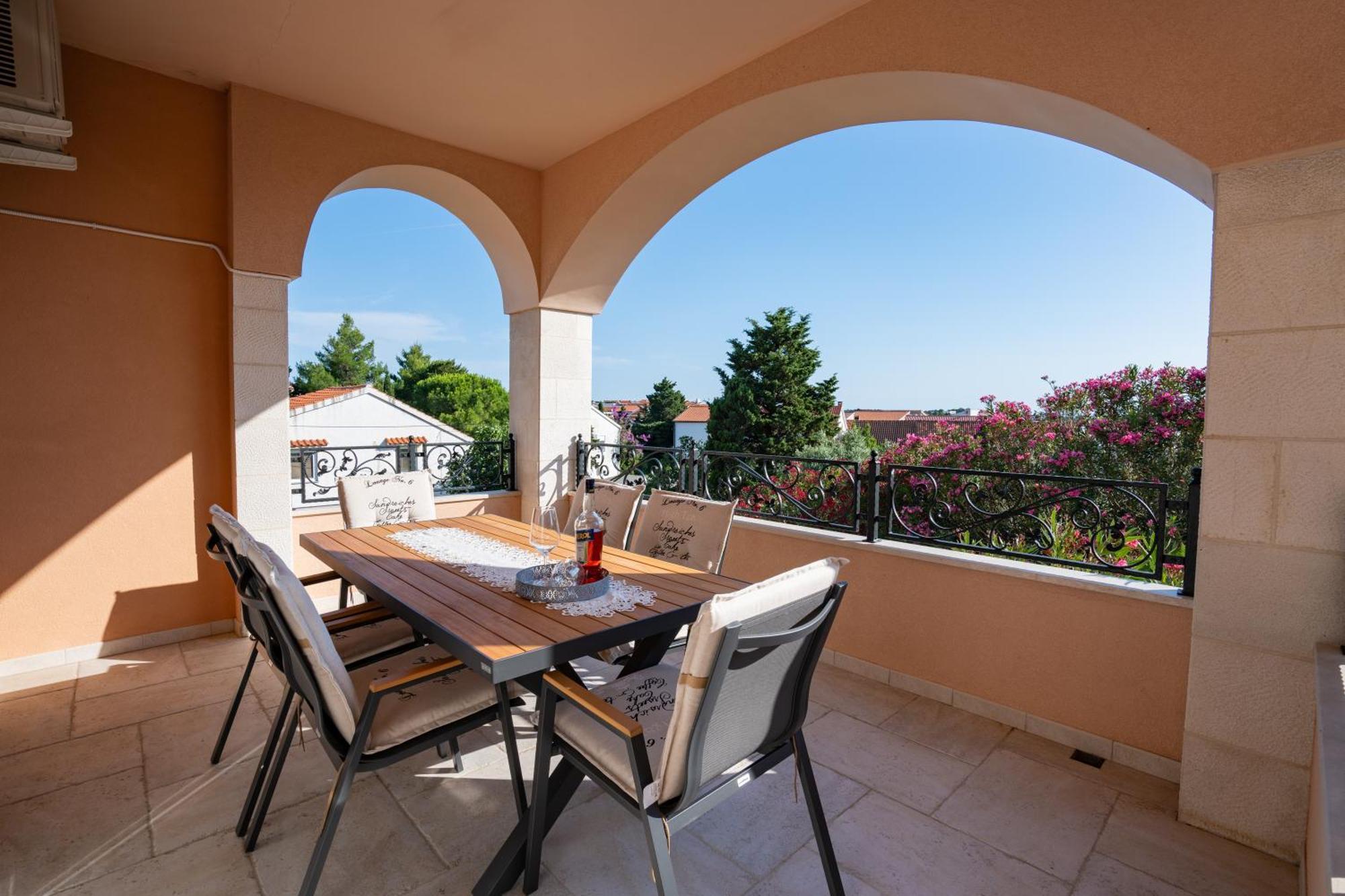 Apartments Tomulic Новаля Екстер'єр фото