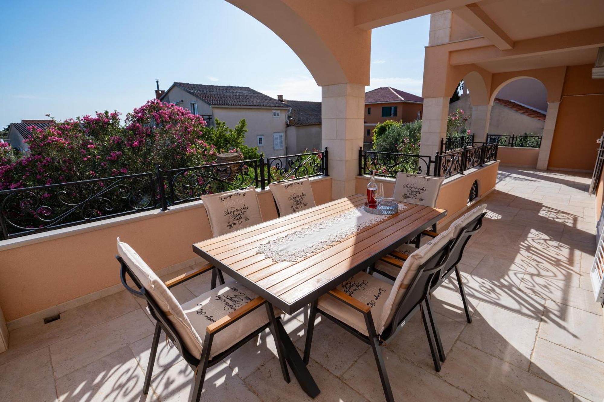 Apartments Tomulic Новаля Екстер'єр фото