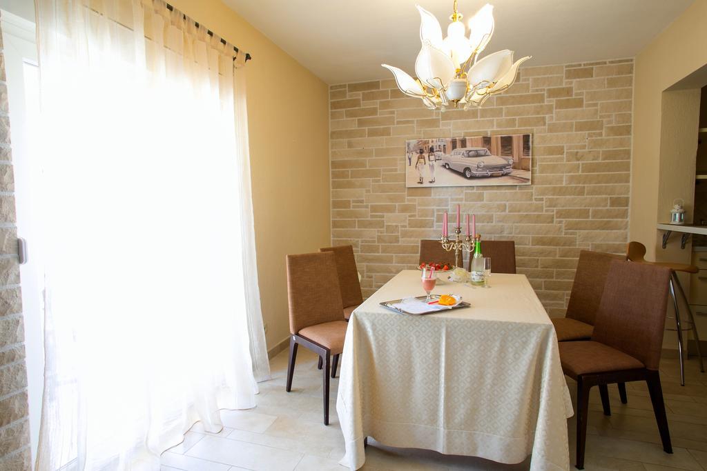Apartments Tomulic Новаля Екстер'єр фото