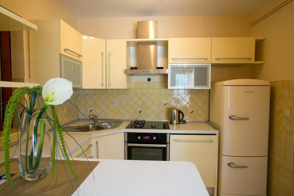 Apartments Tomulic Новаля Екстер'єр фото